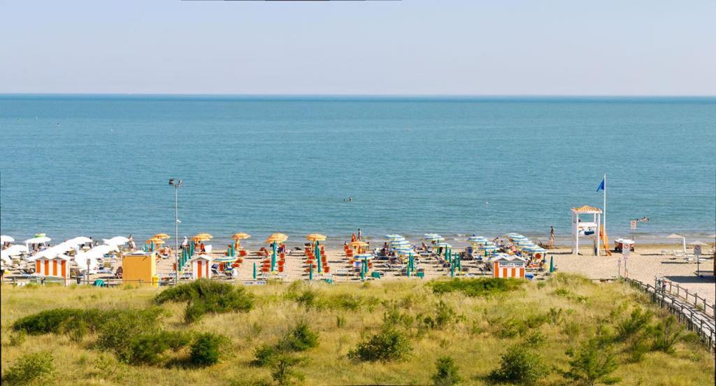 Hotel Bertha Fronte Mare Lido di Jesolo Exterior foto
