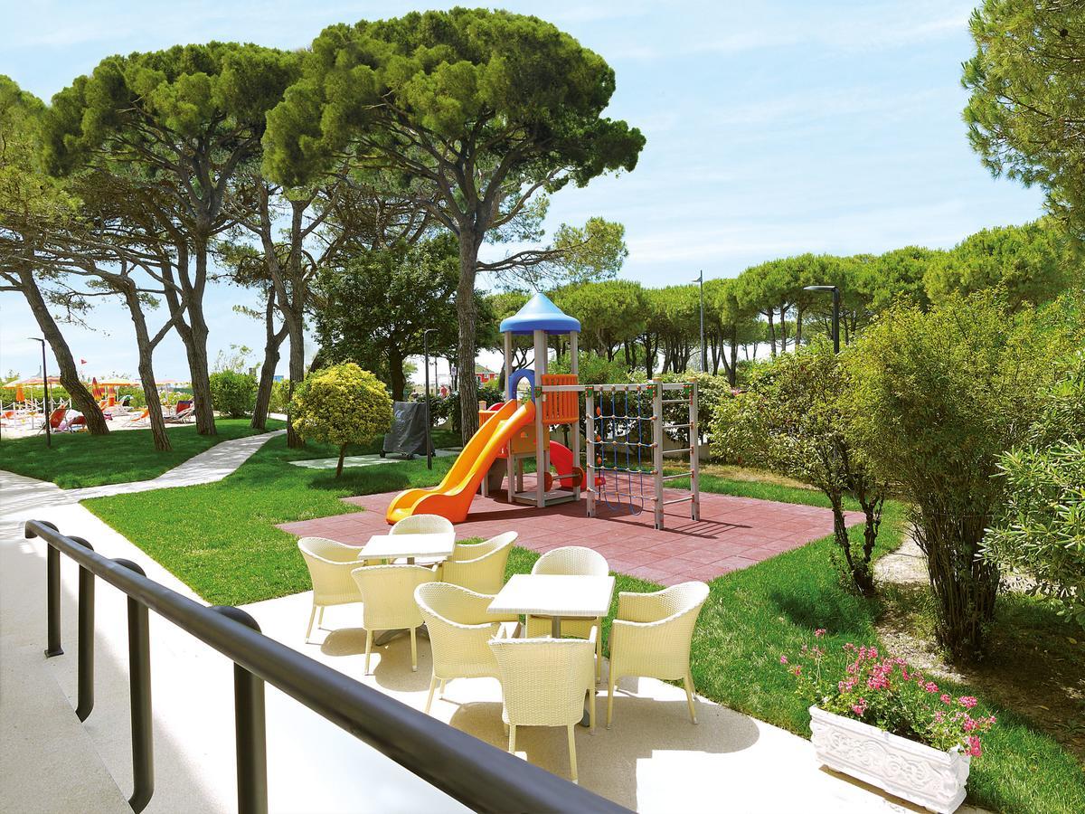 Hotel Bertha Fronte Mare Lido di Jesolo Exterior foto
