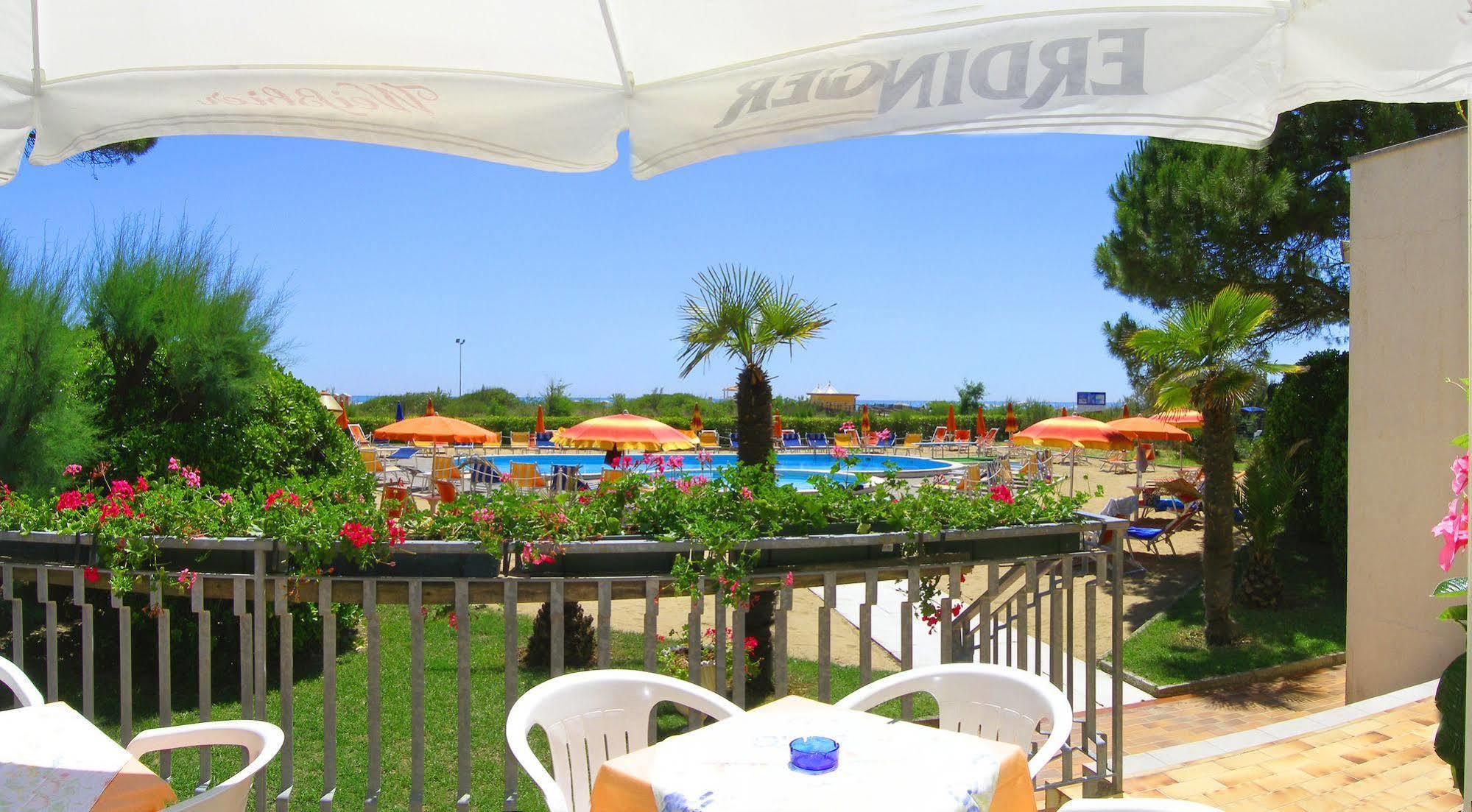 Hotel Bertha Fronte Mare Lido di Jesolo Exterior foto