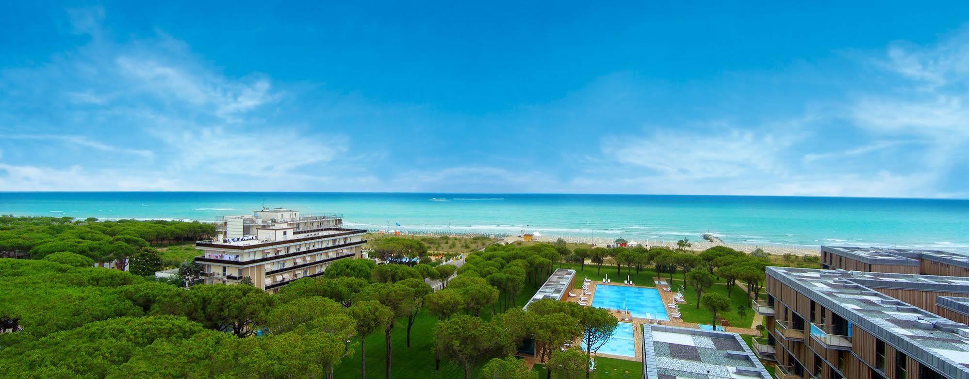 Hotel Bertha Fronte Mare Lido di Jesolo Exterior foto