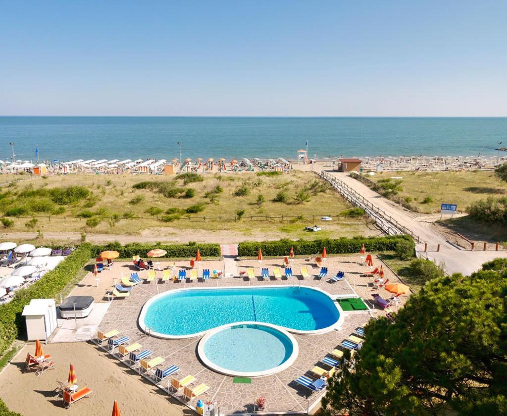 Hotel Bertha Fronte Mare Lido di Jesolo Exterior foto